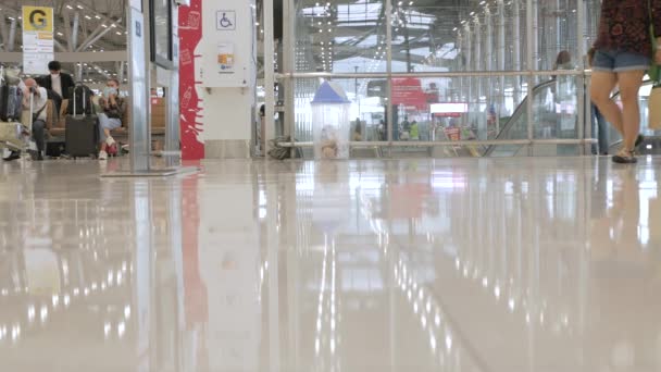 Pov Airport Departure Terminal Suvannabhumi Airport Many Passenger While Covid — Stockvideo