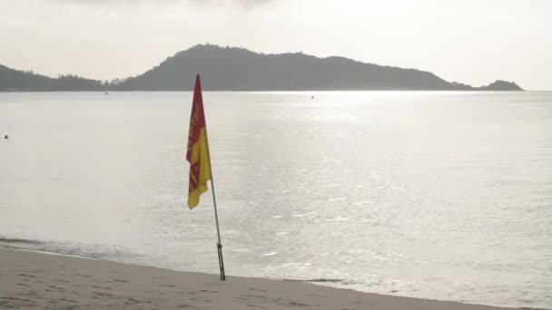 Der Strand Mit Weißem Sand Und Ruhige Welle Aus Dem — Stockvideo