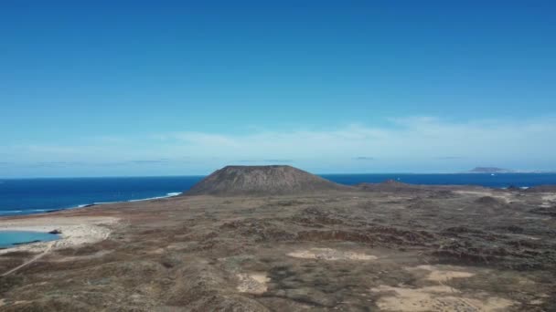 Vzdušný Výhled Ostrov Vlků Španělsku Ukazuje Krásné Jasně Modré Nebe — Stock video