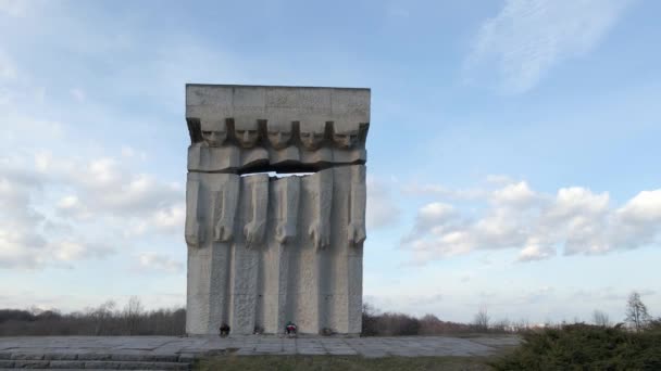 Minnesmärke Över Fascismens Offer Det Tidigare Tyska Koncentrationslägret Plaszow Nära — Stockvideo