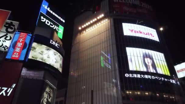 Shibuya Gece Vakti Reklam Panosuna Video Pov — Stok video