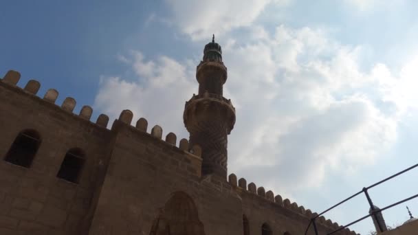 Minaret Vnější Stěny Qalawun Complex Káhira Egypt Islámská Architektura Naklonit — Stock video
