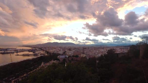 Fantastisk Panoramasolnedgång Med Höga Moln Över Hamnstaden Malaga Spanien — Stockvideo