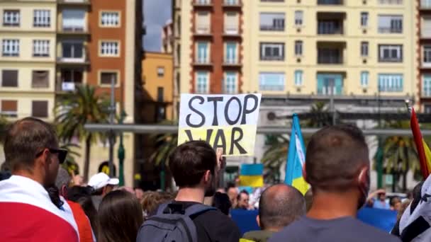 Ukrayna Daki Savaşı Protesto Eden Kalabalıktaki Savaş Işaretini Durdurun — Stok video