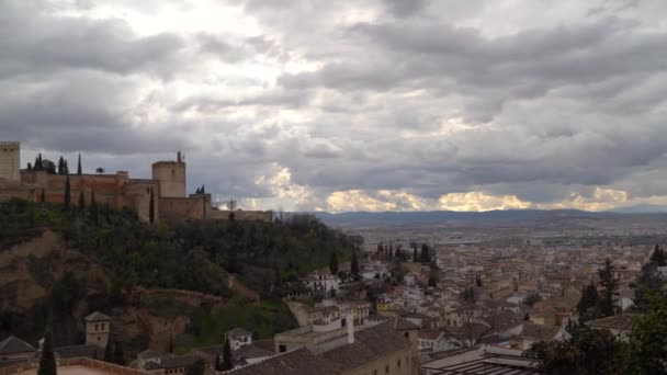 Ampia Padella Veloce Alhambra Palace Con Tempo Nuvoloso — Video Stock