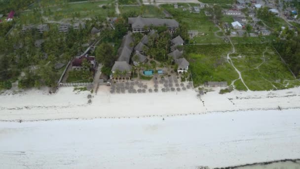 Exotic Bungalow Resort Swimming Pool White Sand Coast Zanzibar — Vídeo de Stock