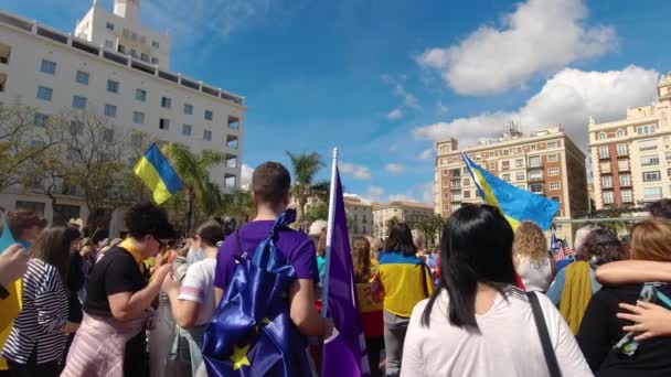 Vista Cámara Lenta Personas Sosteniendo Banderas Manifestación Contra Guerra Ucrania — Vídeos de Stock