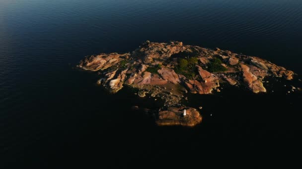Aerial View Away Bare Rocky Island Helsinki Archipelago Finland Tilt — Vídeos de Stock