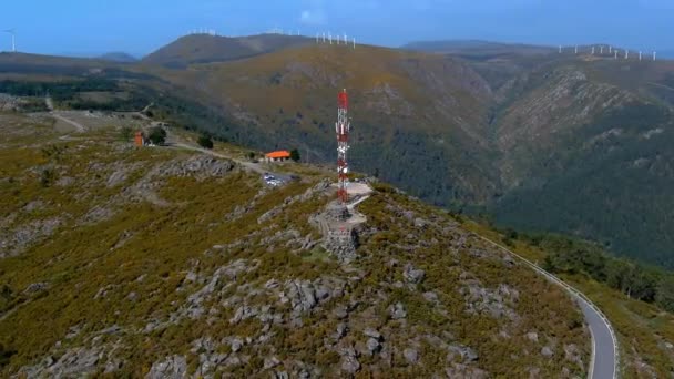 Aerial Circle Dolly View Telecommunications Mast Rocky Hillside Miradoiro Curota — Stockvideo