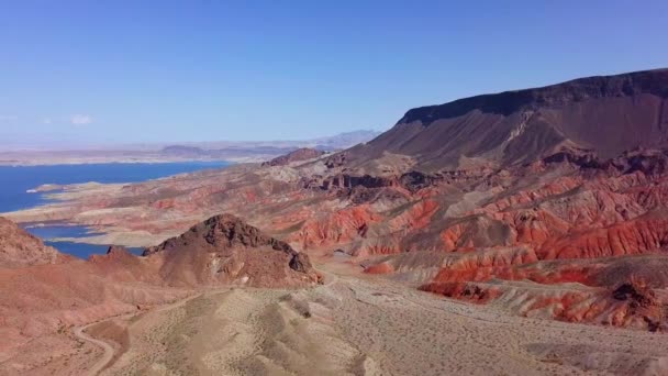 Vista Aérea Com Vista Para Kingman Lavar Deserto Montanhas Rochosas — Vídeo de Stock