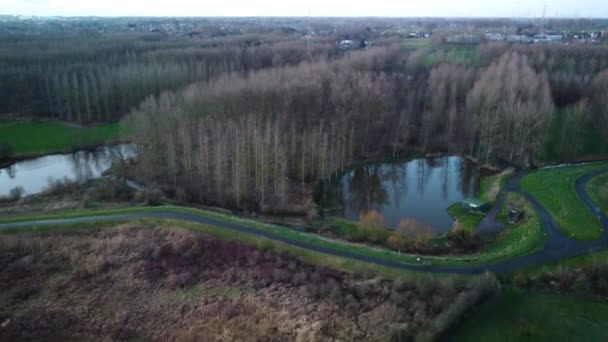 Belgien Wald Umgeben Von Schönen Wasserteichen Luftaufnahme Abstieg — Stockvideo