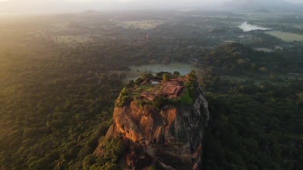 Luchtfoto Van Sigiriya Rots Met Toeristen Top Sri Lanka Drone — Stockvideo