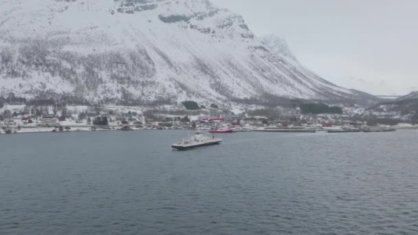 Aerial Drone Orbits Ferry Leaving Olderdalen Kaafiord Norway — стокове відео