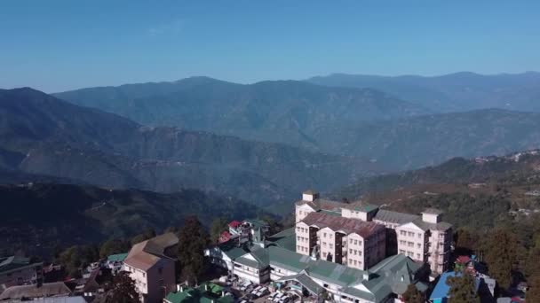 Drone Pan Shot Houses Buildings Himachal Pradesh Darjeeling Mountain Range — Stock Video