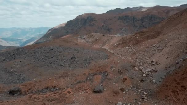 Luftparallaxe Eines Rauen Felsigen Hangs Hintergrund Die Anden Bergkette Einem — Stockvideo