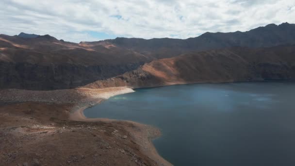 Panela Aérea Esquerda Laguna Negra Lagoa Azul Turquesa Profunda Cercada — Vídeo de Stock