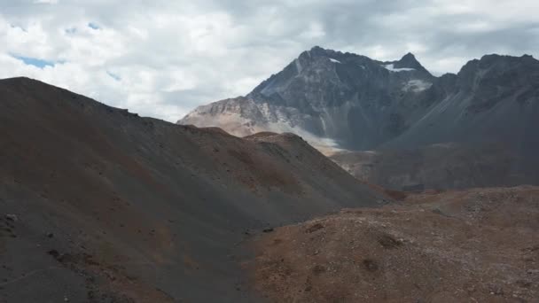 Panela Aérea Direita Cordilheira Andina Meson Alto Hill Glaciar Fundo — Vídeo de Stock