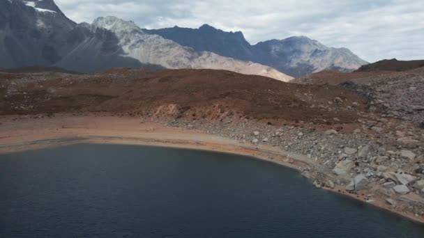 Andean Dağları Meson Anto Tepesi Buzul Arasında Laguna Negra Derin — Stok video