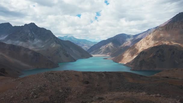 Aerial Dolly Out Yeso Turquoise Water Dam Hidden Andean Mountains — Stock Video