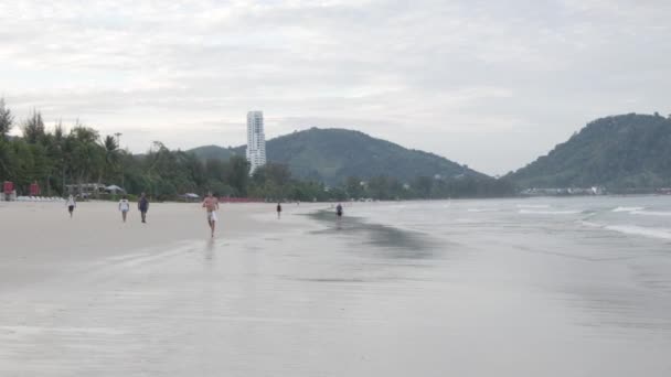 Der Strand Mit Weißem Sand Und Ruhige Welle Aus Dem — Stockvideo