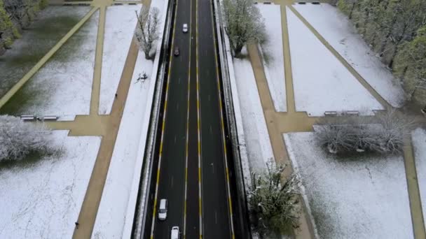 Dualité Vue Panoramique Blanche Sur Snowpark Côté Des Voitures Conduisant — Video