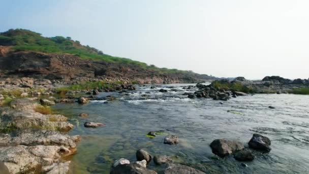 Laaghoekige Opname Van Rivier Bij Narmada Vadodara — Stockvideo