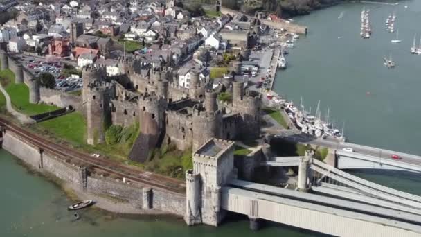 Een Breder Uitzicht Vanuit Lucht Conwy Castle Een Zonnige Dag — Stockvideo