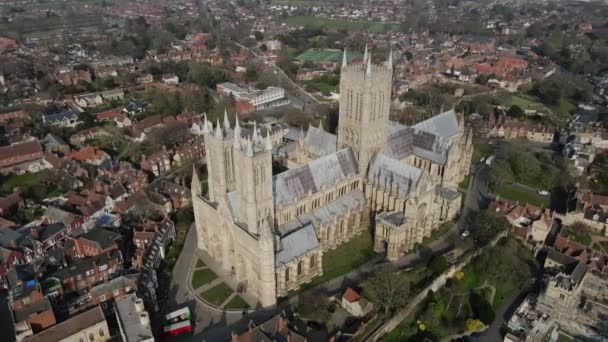 リンカーン大聖堂の空中 リンカーン ミンスター Lincoln Minster イングランドのリンカーンにある聖マリア大聖堂と聖母マリア大聖堂の大聖堂で リンカーンの聖公会司教座である — ストック動画