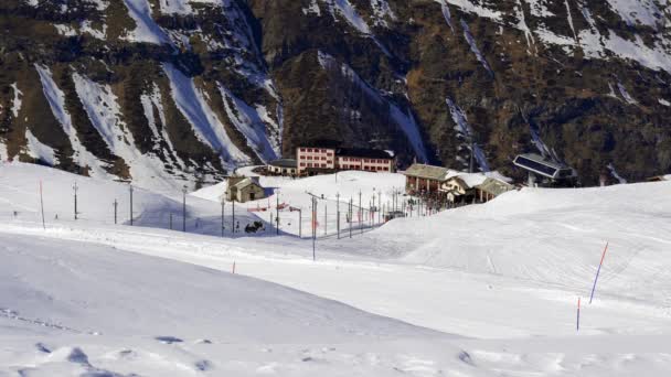 Zoomad Med Utsikt Över Skidort Schweiziska Alperna Nära Zermatt Schweiz — Stockvideo