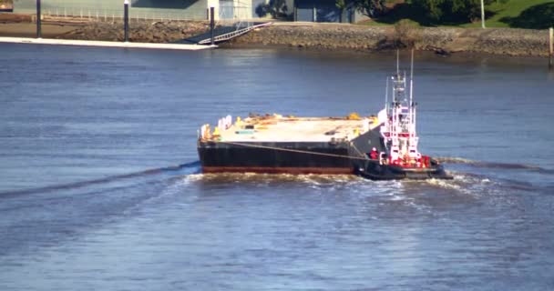 Tug Boat Manoeuvres Empty Flat Deck Barge River — Stock Video