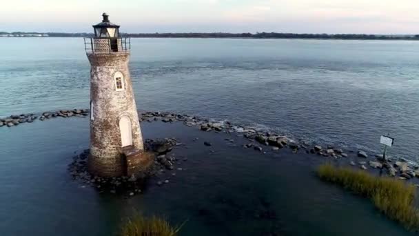 Aerial Half Circle Cockspur Island Lighthouse Savannah Tybee Island Captured — Vídeo de stock