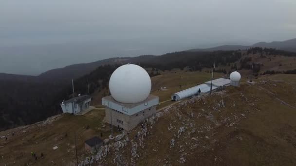 Drone Shot Moving Back Rotating Radar Station Top Mountain Cloudy — Stock video