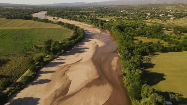 Río Seco Córdoba Argentina Inclinación Aérea Hacia Adelante Hacia Abajo — Vídeos de Stock