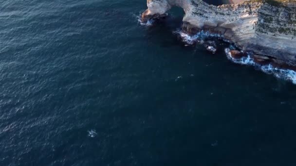 Arial Sorvolare Famosa Porta Durdle Come Sole Tramonta Sulla Costa — Video Stock