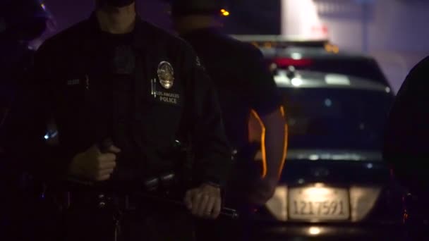 Середній Постріл Поліцейських Автомобіль Миготливим Світлом Лос Анджелесі Сша — стокове відео
