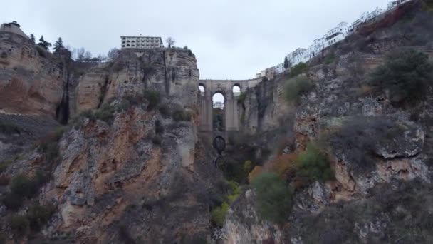 Aerial Nova Ponte Que Junta Ronda Espanha Estende Por Profundo — Vídeo de Stock