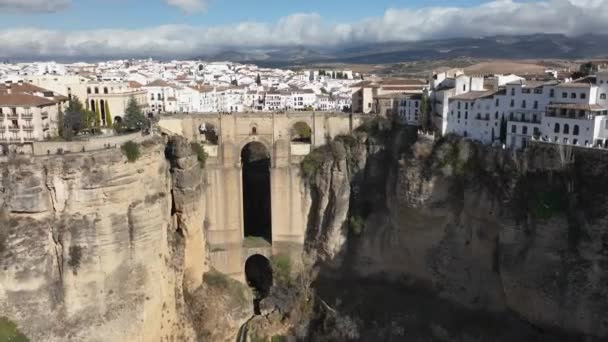 Hiperlapso Aéreo Visitantes Exploran Puente Nuevo Ronda España — Vídeo de stock