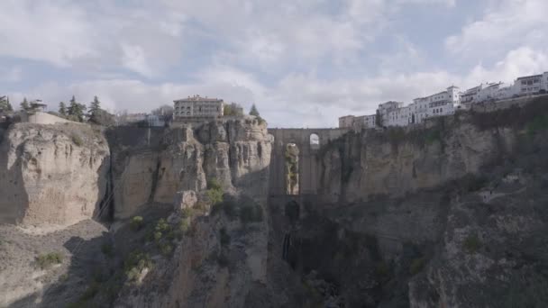 Perspective Shift Aerial Puente Nuevo Bridge Splits Ronda Spain — Vídeo de Stock