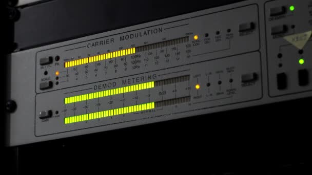 Rack Фокус Carrier Modulation Demod Metering Radio Station — стокове відео