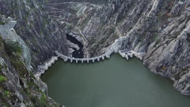 Indrukwekkende Hydro Aldeadavila Dam Wordt Gedeeld Tussen Spanje Portugal — Stockvideo