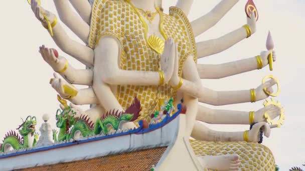 Standbeeld Van Guanyin Met Achttien Armen Wat Plai Laem Samui — Stockvideo