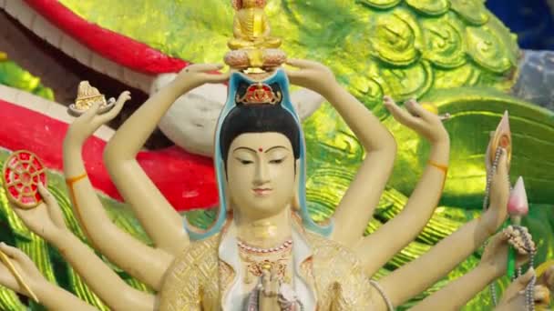 Pomnik Guanyin Osiemnastoma Ramionami Świątyni Wat Plai Leam Samui Tajlandia — Wideo stockowe