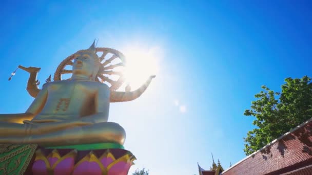 Complexo Colorido Templo Phra Yai Que Abriga Estátua Dourada Gigante — Vídeo de Stock