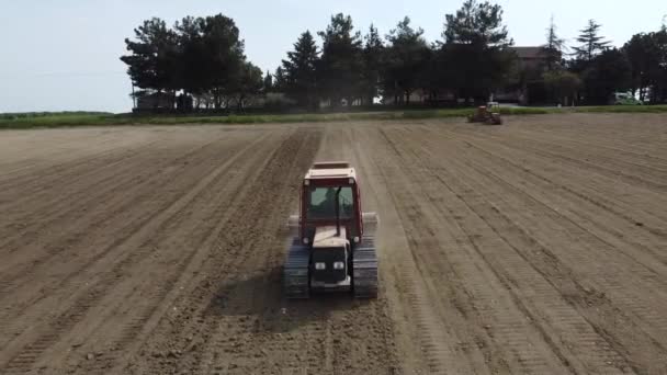 Mouche Drone Dessus Tracteur Rouge Révélant Système Triple Rouleau Pour — Video