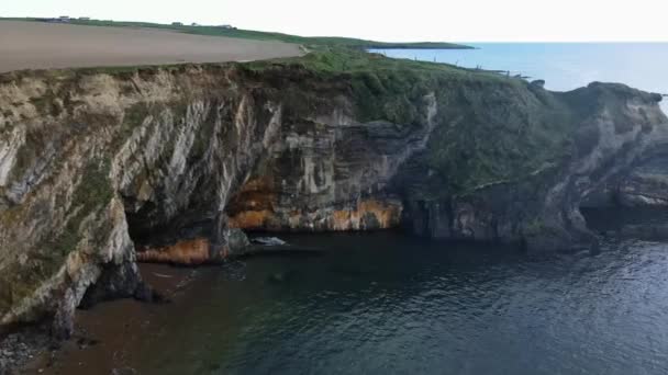 Ocean Edge Rugged Cliffs Farm Fields Slide Aerial Footage — Video Stock
