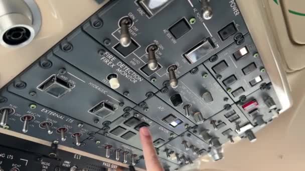 Start Right Engine Jet Copilot Upper Panel View — Stockvideo