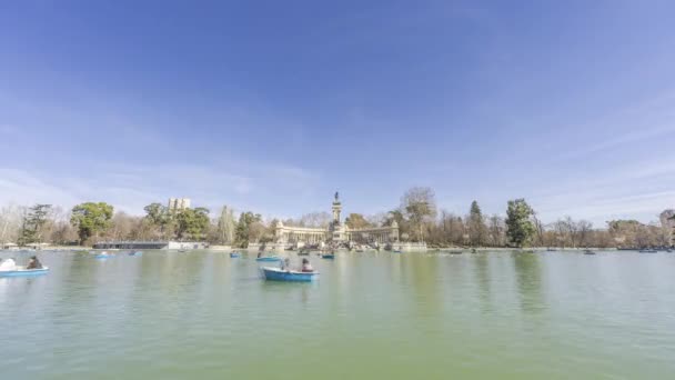 Boats Buen Retiro Lake Madrid Timelapse 60Fps — ストック動画