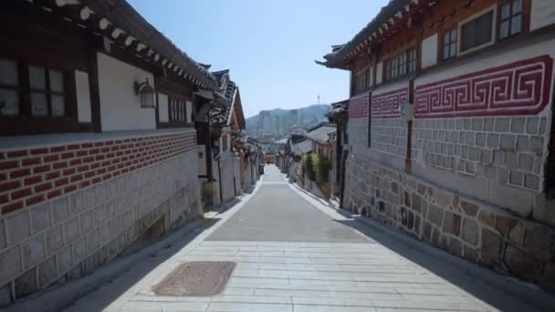 Korean Neighborhood Bukchon Hanok Village Seoul South Korea Namsan Tower — Vídeo de stock