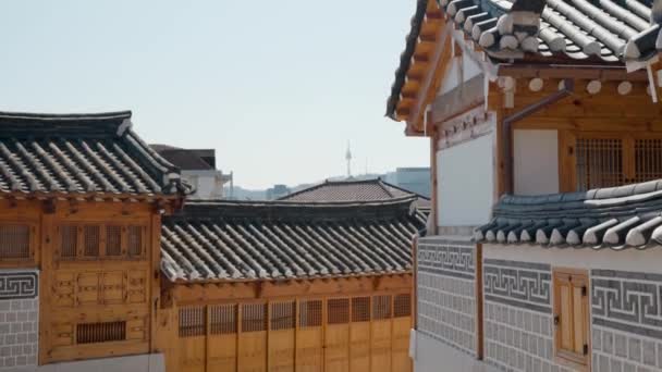 Namsan Seoul Turm Hinter Bukchon Hanok Dorfhäusern Südkorea — Stockvideo