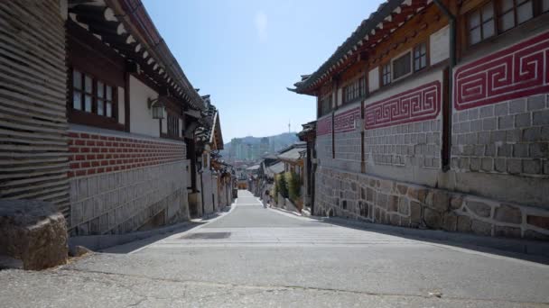 Nízký Úhel Pohledu Ulici Tradicí Korejských Domů Bukchon Hanok Village — Stock video
